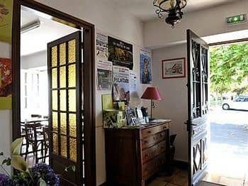 โรงแรมและร้านอาหาร บารัตซาเตีย