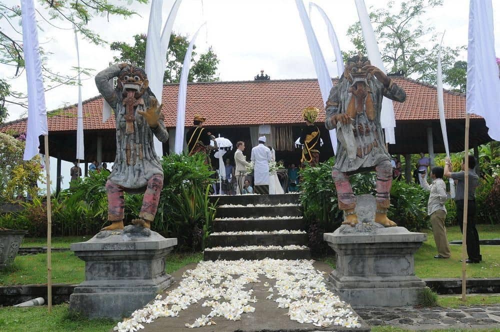 เทียร์ตา อายุ โฮเทล แอนด์ เรสเตอรองต์