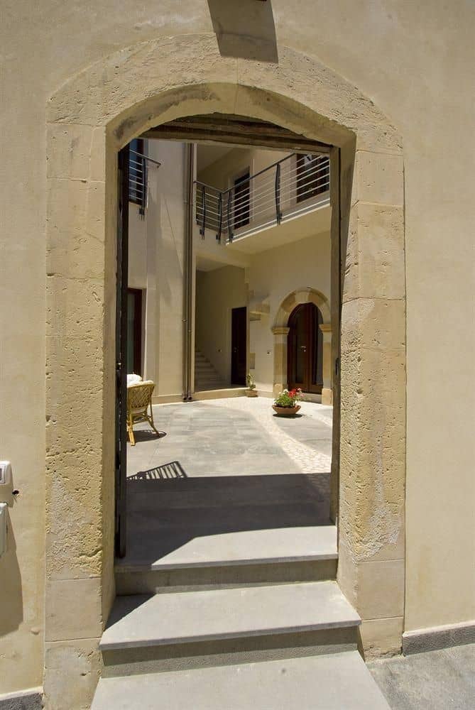 Kyanos Residence