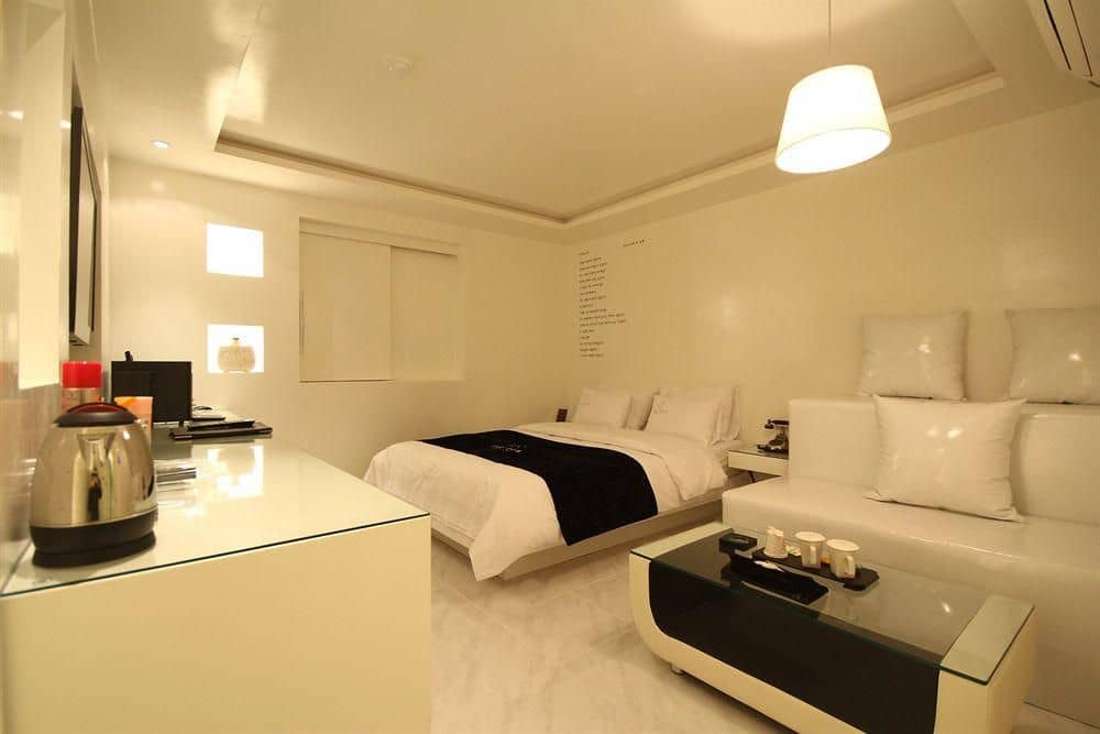 The Sun Hotel