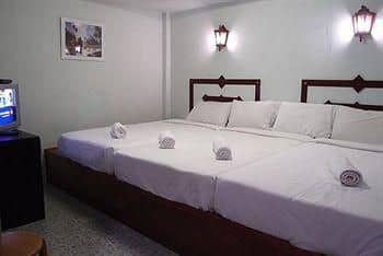 Khao Lak Traveller Lodge
