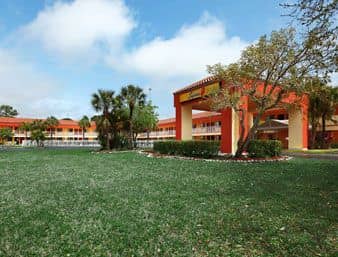 Super 8 Naples