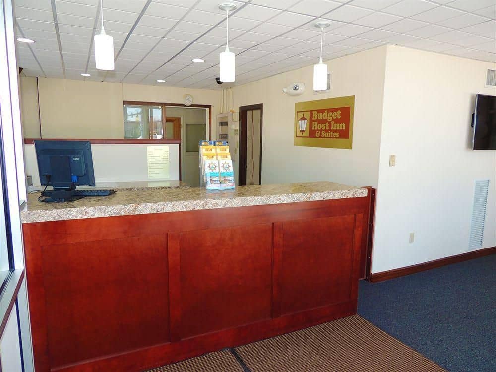 Lancaster Budget Host Inn & Suites