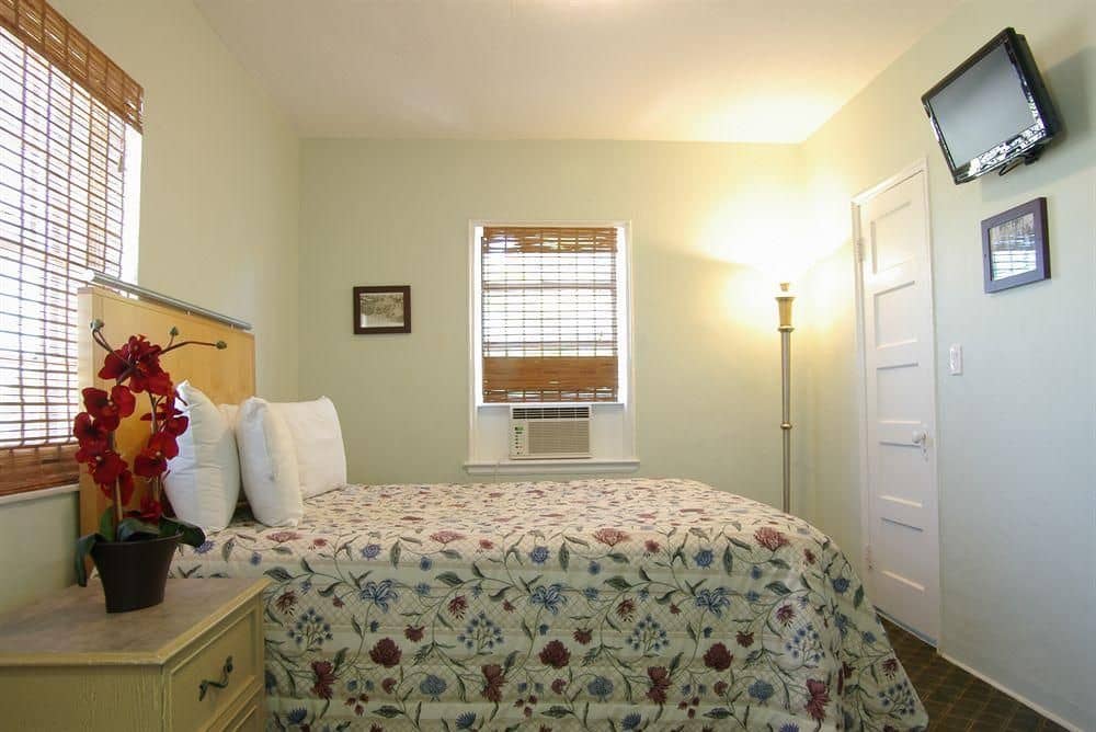 Historic Tavernier Inn Hotel