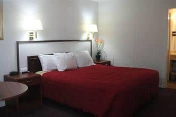 BROADWAY INN YANKTON