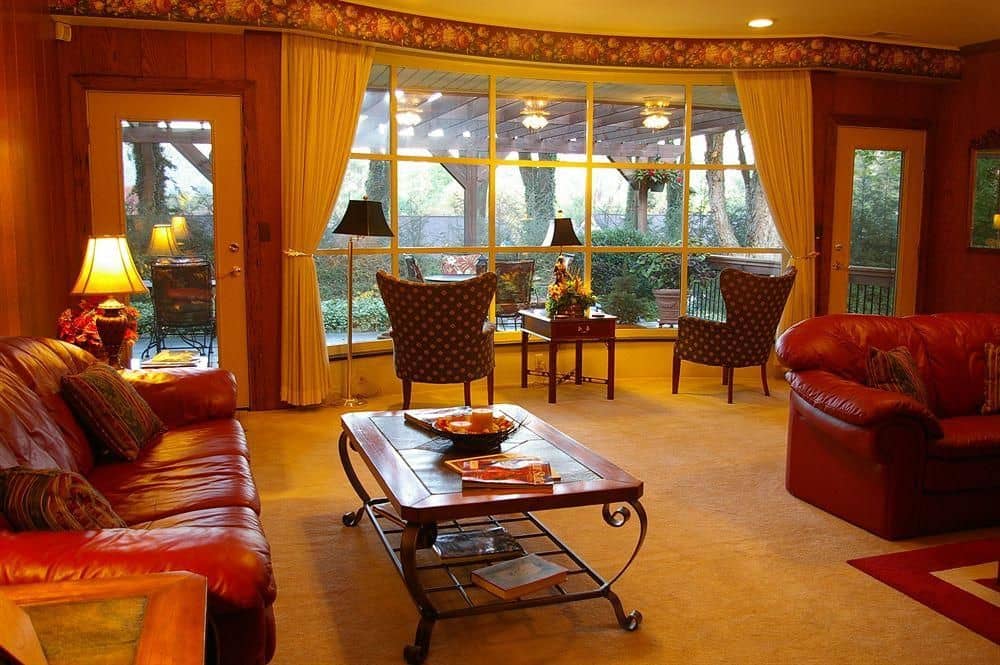 Brookside Mountain Mist Inn