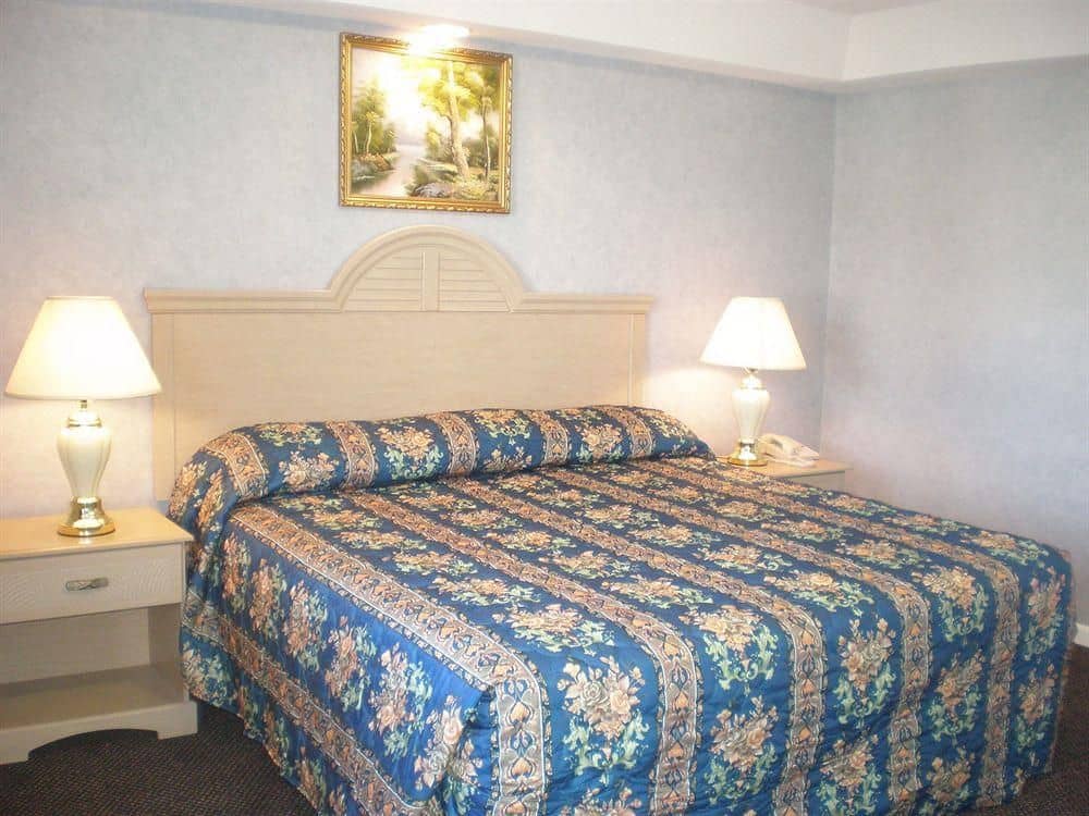 Red Carpet Inn & Suites
