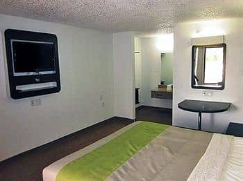 Motel 6 Harvey La