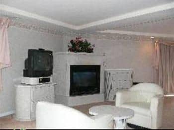 CHATEAU ROYALE INN