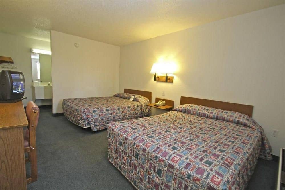 Motel 6 Topeka West