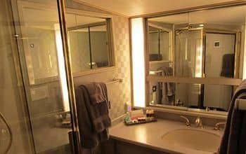 Ocean Romance Dockside B & B Yacht Hotel