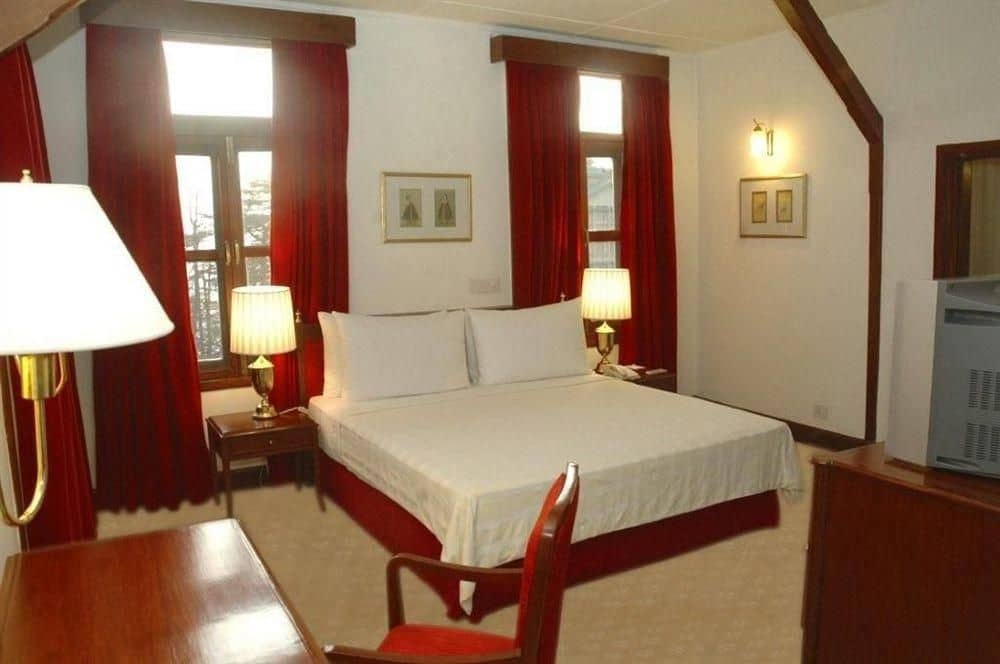 Oberoi Clarkes