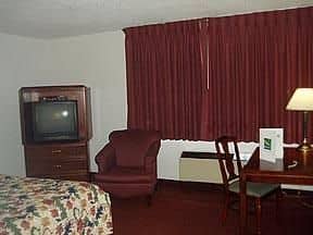 Quality Inn Mid Wilshire Plaza