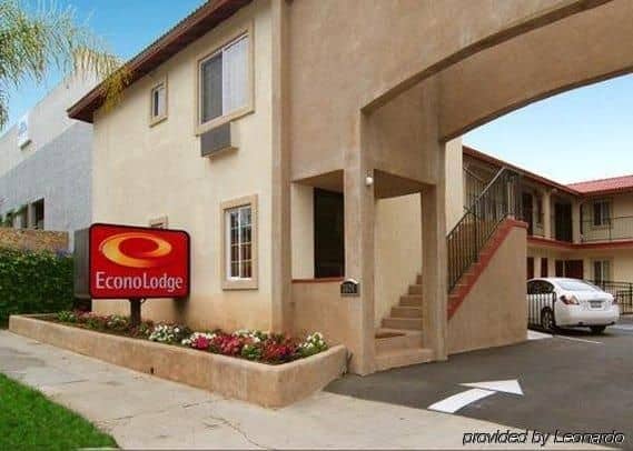 Econo Lodge Long Beach hotel near the Long Beach Convention & Entertainment Cent