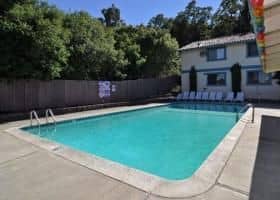 Econo Lodge Inn & Suites