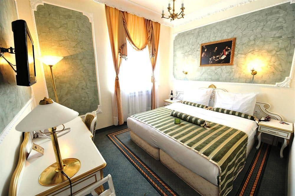 Queen's Astoria Design Hotel