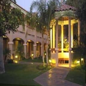 La Fuente Inn & Suites