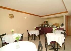 Econo Lodge  Inn & Suites