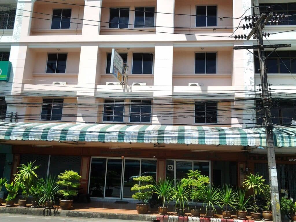โรงแรมเทพรัตน์ ลอร์จ
