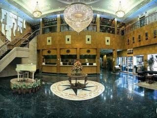 โรงแรมโกลเด้น ลัสเทอร์