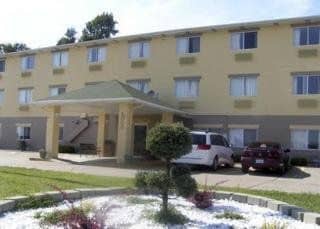 Econo Lodge East