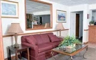 Econo Lodge & Suites Historic District
