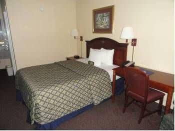 Deluxe Inn Deluxe Inn