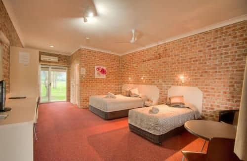 Gloucester Country Lodge Motel