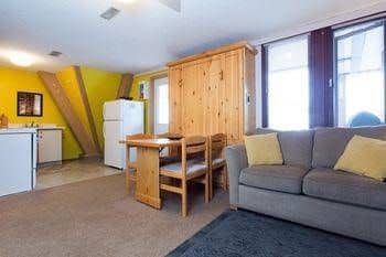 The Pinnacles Suite Hotel