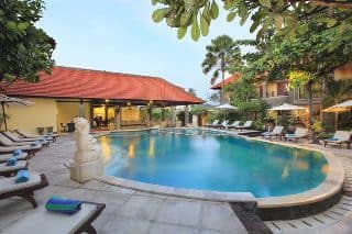 โรงแรมอาดิ จายา