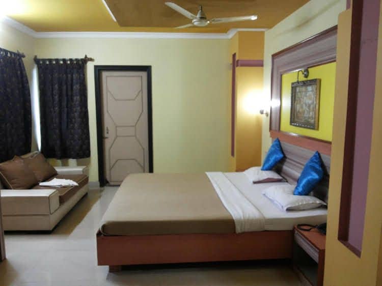 Hotel Trimurti Heights