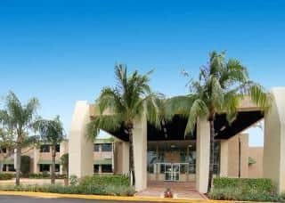 Rodeway Inn & Suites Airport / Cruise Port