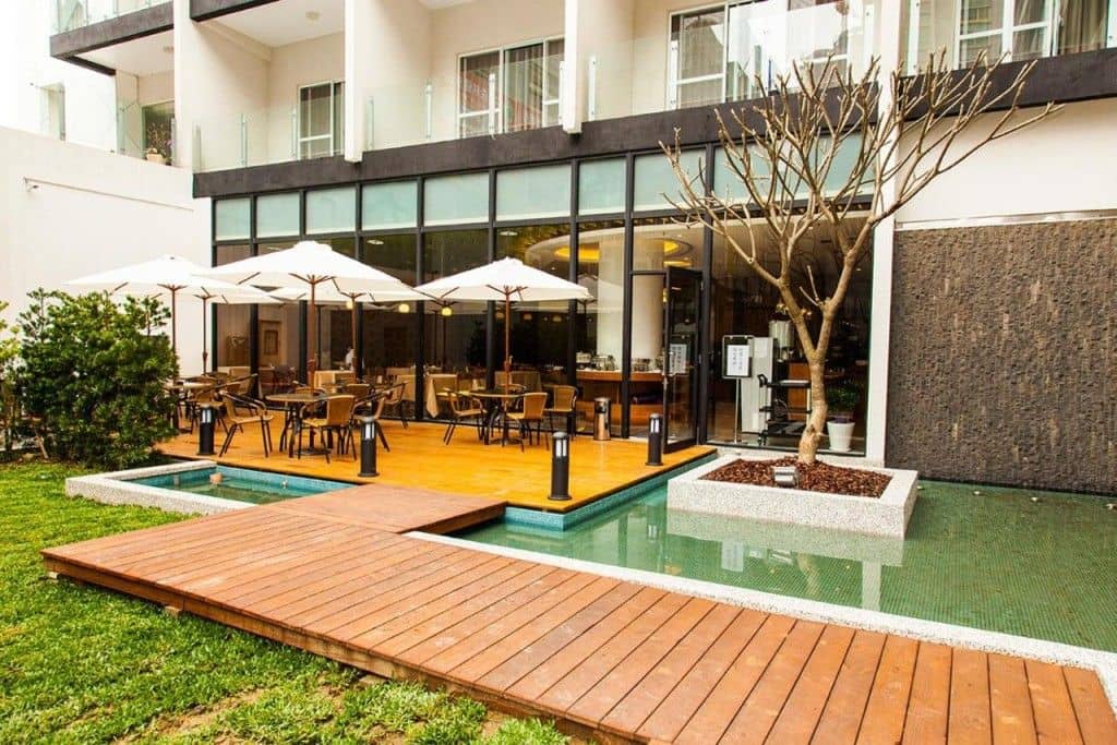 Grand Crystal Hotel