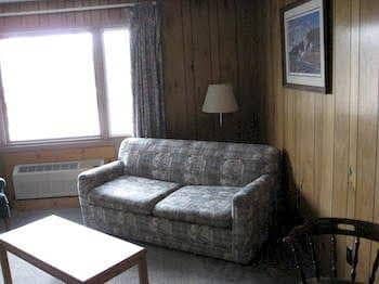 Oneida Village Inn