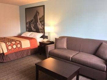 Super 8 Motel - Strathmore
