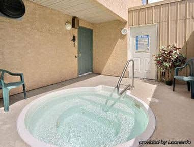 Super 8 Motel - Sicamous