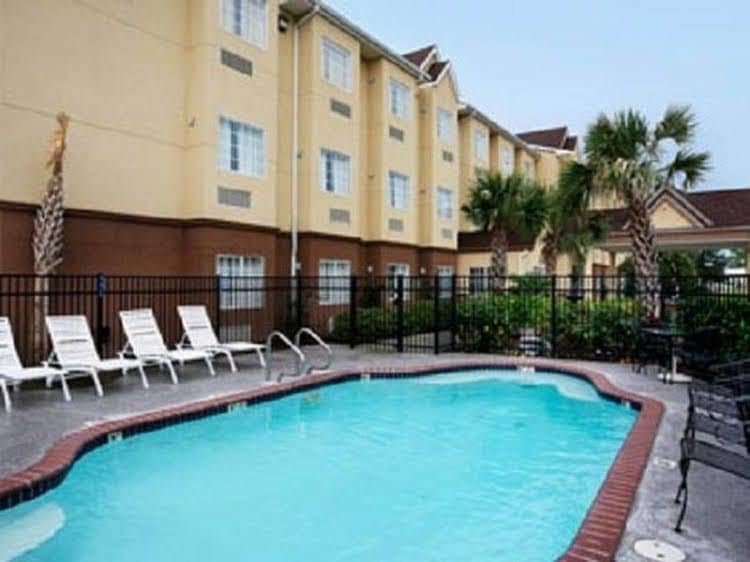 Microtel Baton Rouge I 10