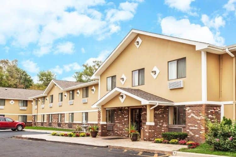 Super 8 Motel - Sterling Heights/Detroit Area
