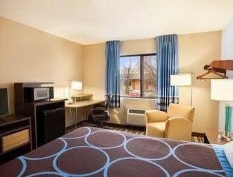 Super 8 Motel - Pittsburg