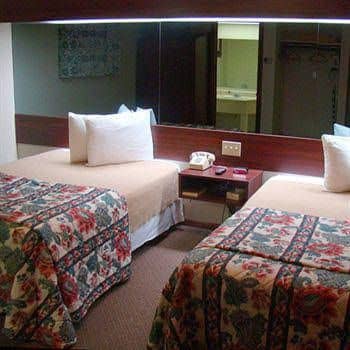 Longvue Inn And Suites Wellsvi