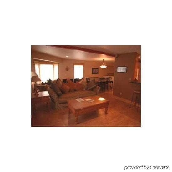 Smuggler - 3 Bedroom + Loft Condo #F Walk Up - LLH 57178