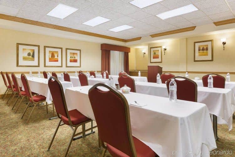 Country Inn & Suites