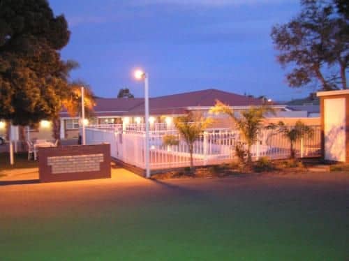 Charles Rasp Motor Inn and Cottages