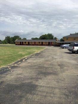 Colonial Motel