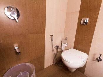 OYO Premium Chembur Naka