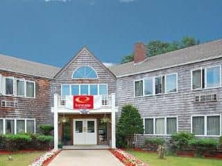 Econo Lodge Inn & Suites