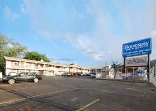 Rodeway Inn & Suites Landmark Inn