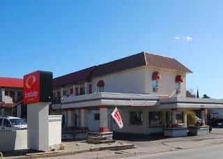 Econo Lodge  Inn & Suites