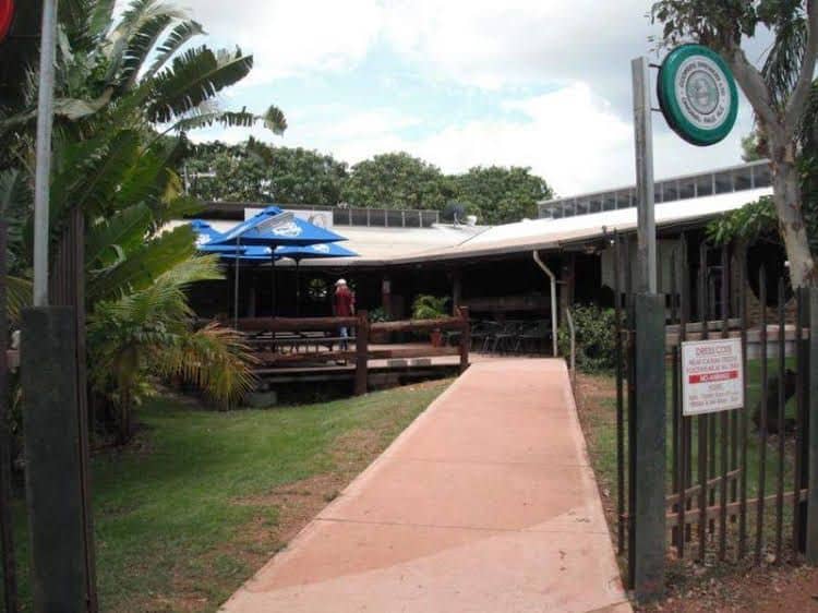 Lazy Lizard Tavern and Caravan Park Cabins Lazy Lizard Tavern and Caravan Park Cabins