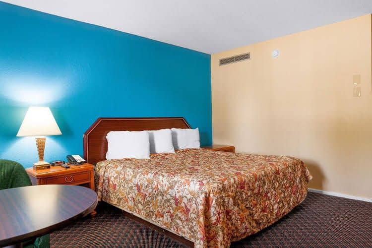 Economy Inn and Suites